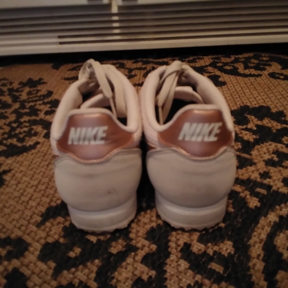 Women's Pink and White Nike Shoes 10 - Picture 3 of 4